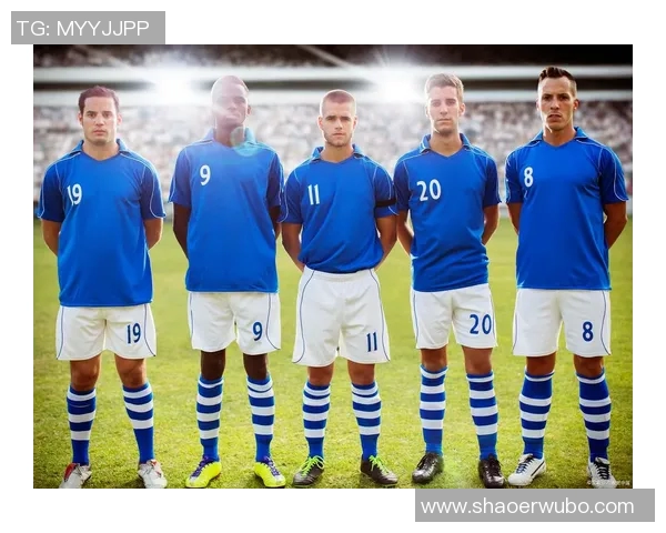 超可爱的足球明星们在绿茵场上展现魅力与风采的精彩瞬间 超可爱的足球明星们在绿茵场上展现魅力与风采的精彩瞬间