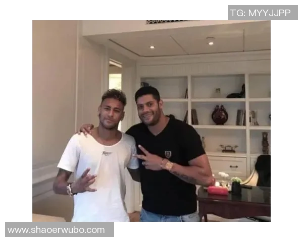 足球明星与娱乐圈明星同框合影展现跨界魅力与友谊的精彩瞬间 足球明星与娱乐圈明星同框合影展现跨界魅力与友谊的精彩瞬间